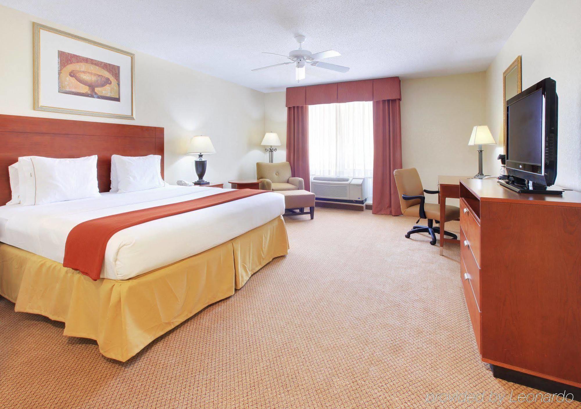 Holiday Inn Express Hotel & Suites Canton By Ihg Phòng bức ảnh