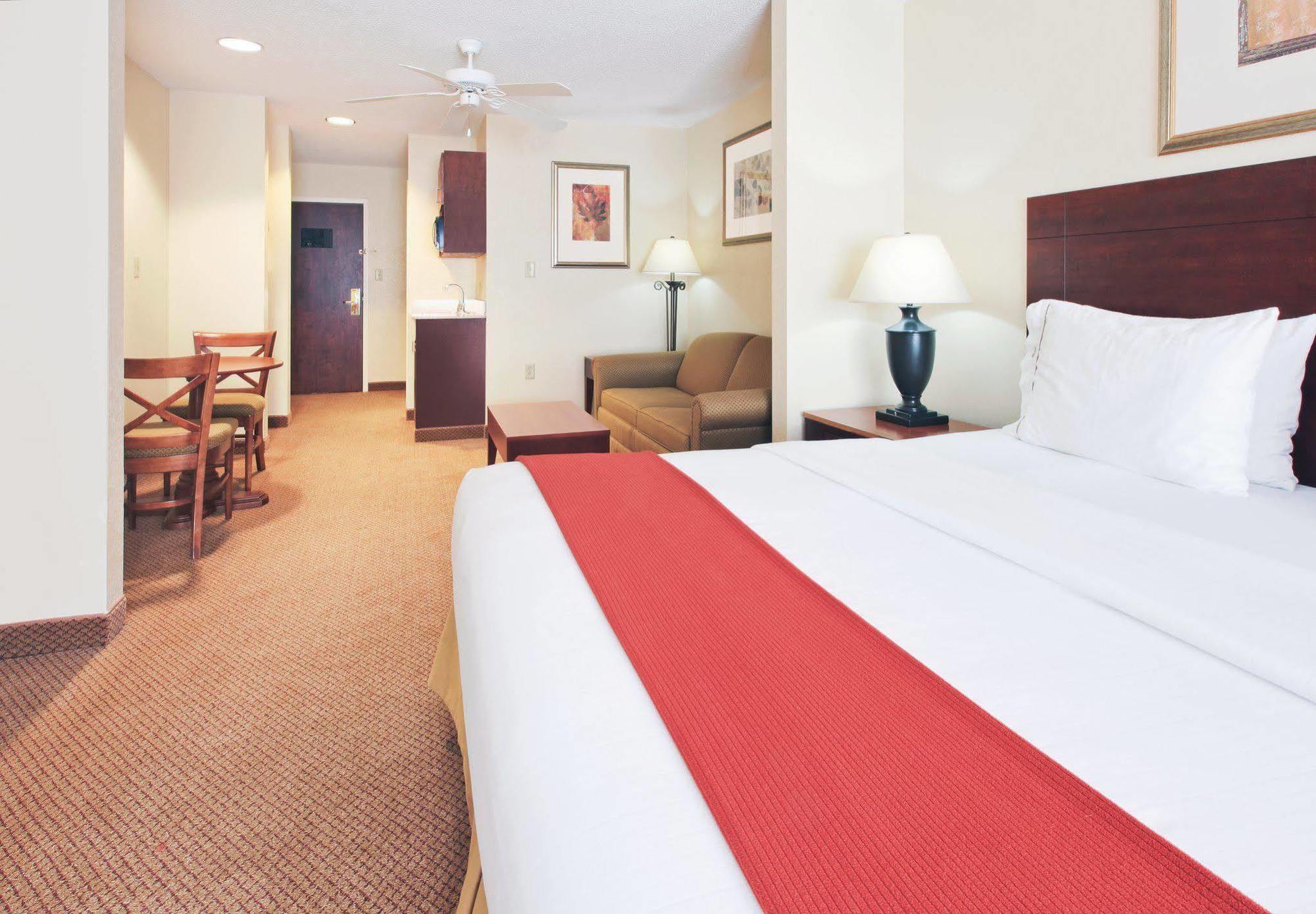 Holiday Inn Express Hotel & Suites Canton By Ihg Phòng bức ảnh